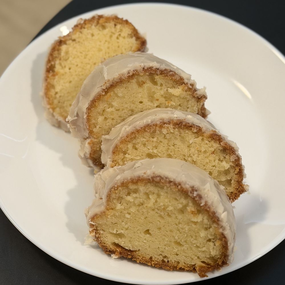 Iced lemon pound cake